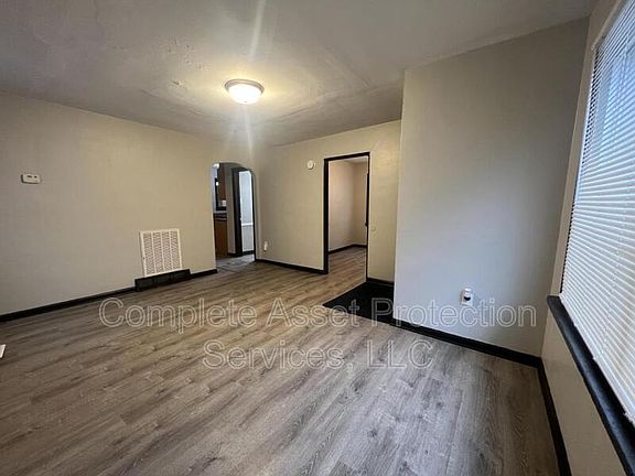 3rd image of 3102 W 40th St
