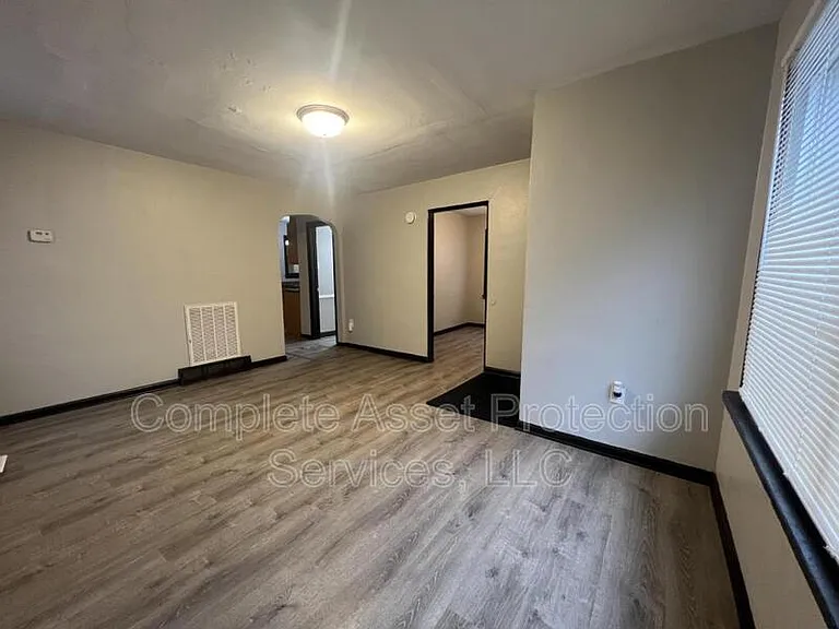 3102 W 40th St — Photo 3