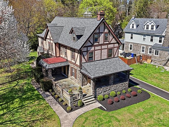 4th image of 7404 Mountain Ave