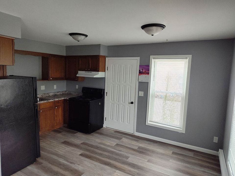 1st image of 1040 Meadow St APT 2
