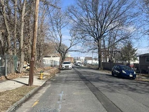 Exterior Neighborhood (street photo)