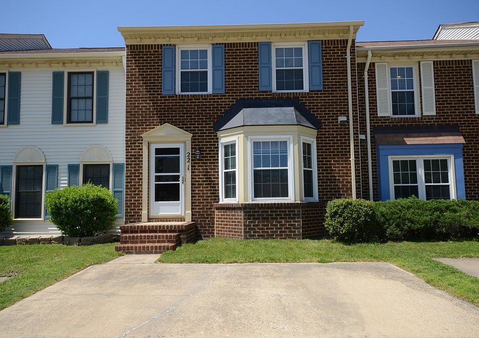 1st image of 221 Windbrooke Ln