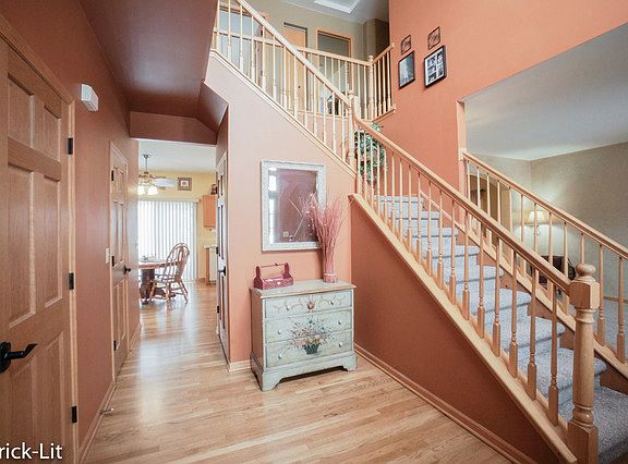 3rd image of 680 Warbler Ln