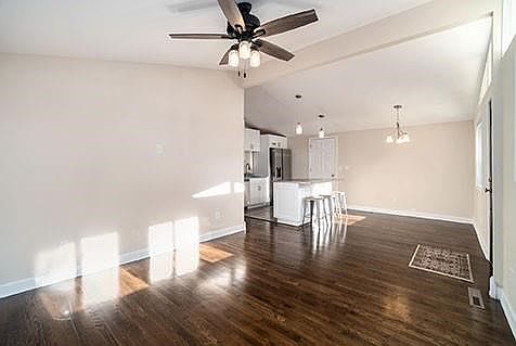 3rd image of 5708 N Michigan Ave