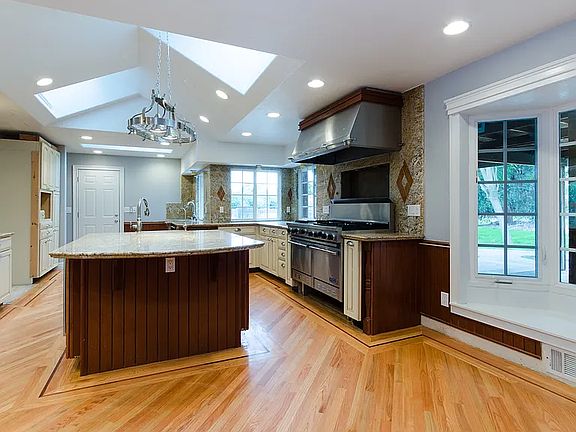 5th image of 23061 La Casa Ct
