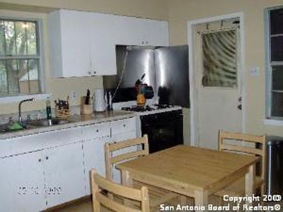3rd image of 126 Lelani St