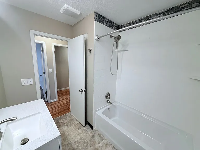 1924 Whitewater Trl N — Photo 15