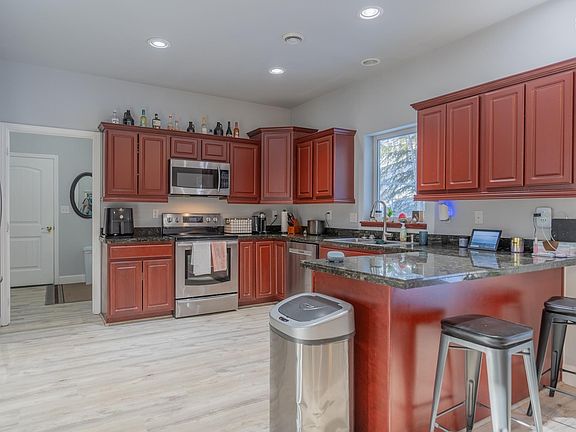 4th image of 790 Lakloey Dr