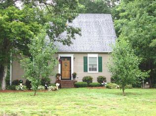 863 Oakwood Cir, Lexington, NC 27295