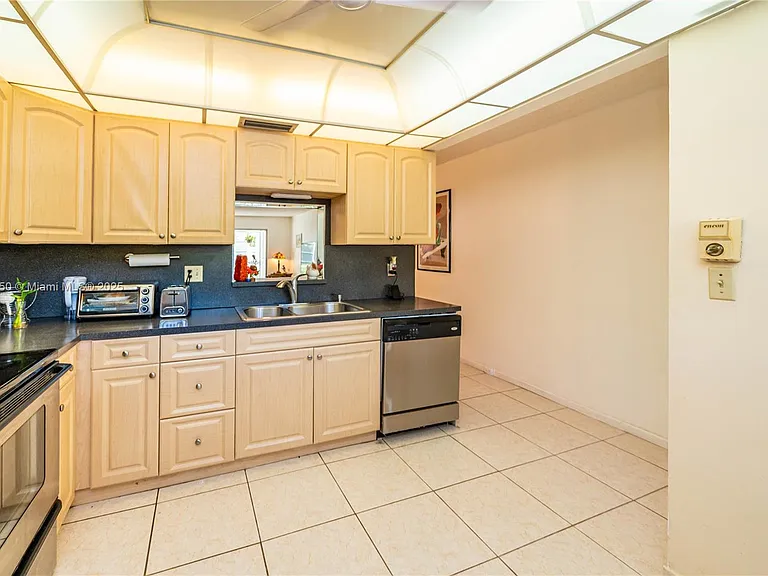 2101 Lucaya Bnd #C1 — Photo 6