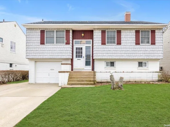 22 E 1st Street, Freeport, NY 11520