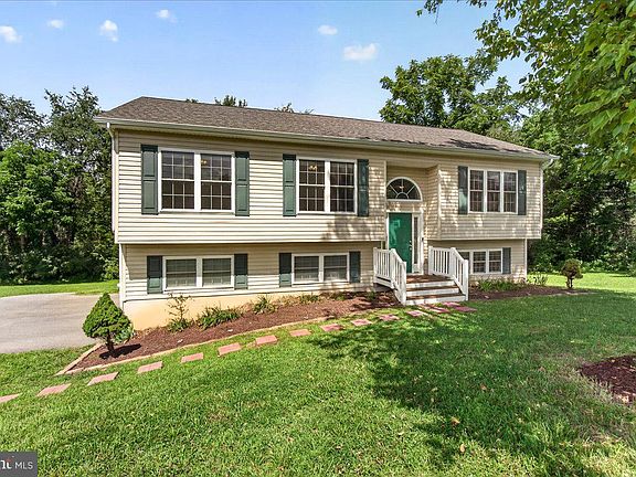 2nd image of 207 Sandpiper Ln