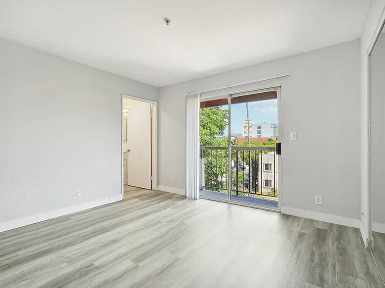 5662 La Mirada Ave. — Photo 13