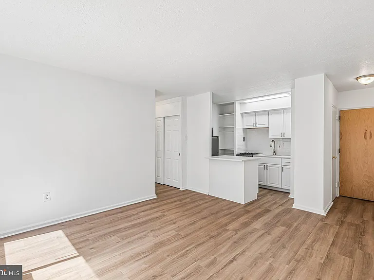 2101 Chestnut St #1121 — Photo 3