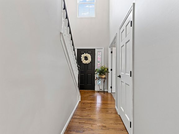 5th image of 774 Manchester Cir N