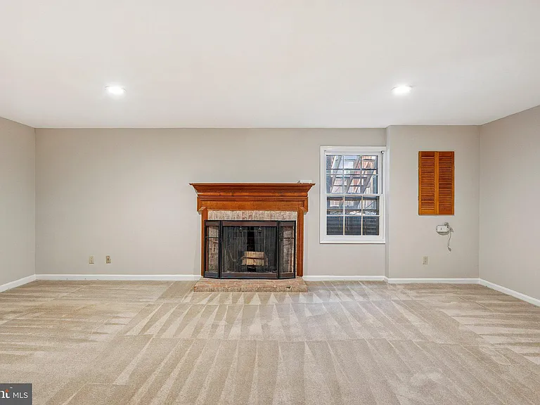 2917 Village Spring Ln — Photo 32