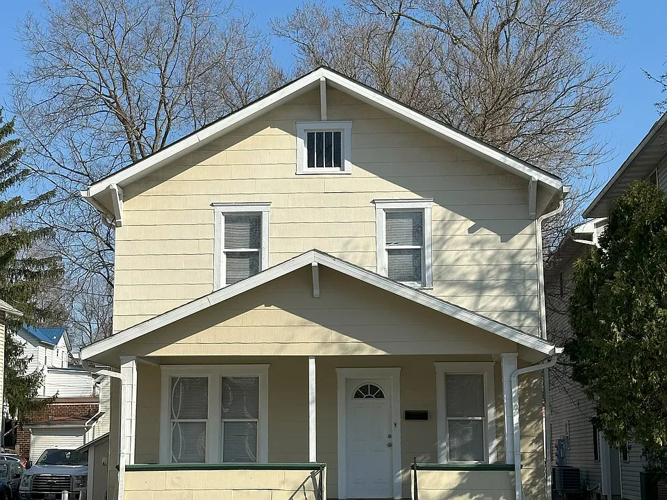 218 W Union St