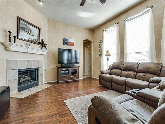 3rd image of 2149 Wallbrook Dr