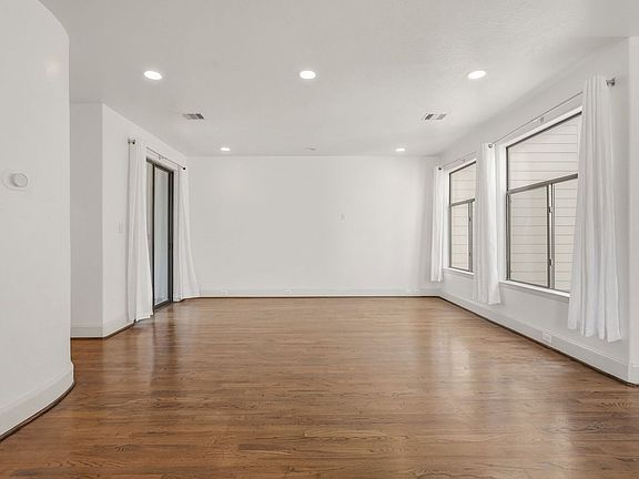 5th image of 2816 Rusk St