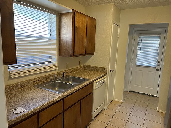 4th image of 1613 Windsong Ln