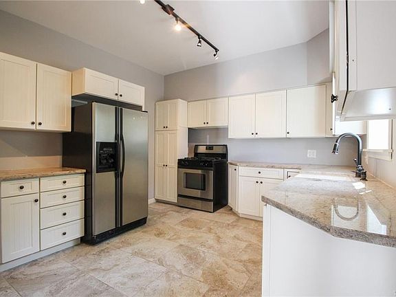 4th image of 349 Auburn Ave