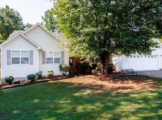 140 Grove Pt, Greer, SC 29651