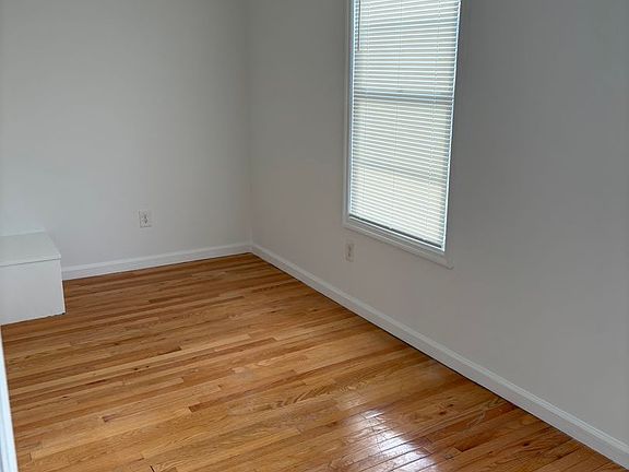 2nd image of 27 Lansing St