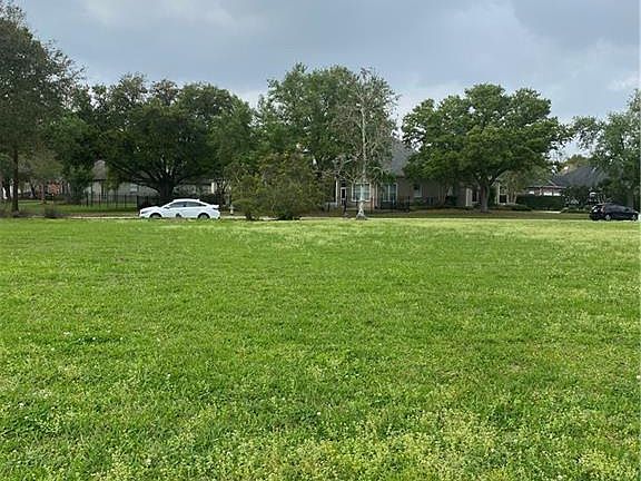 4th image of 27 Cypress Point Ln