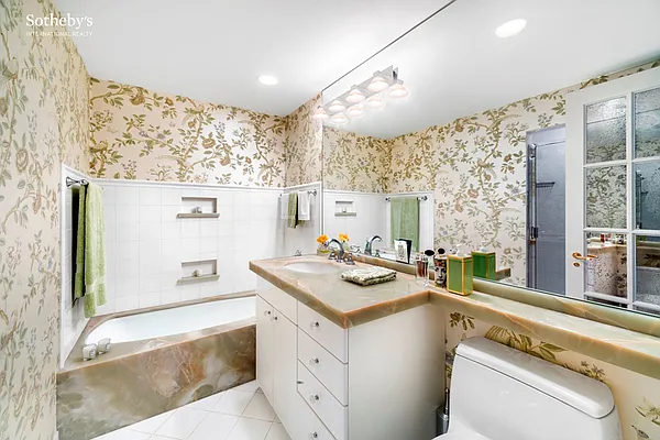 Sold by Sotheby's International Realty | media 18