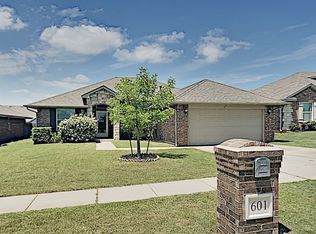 601 SW 43rd St, Moore, OK 73160