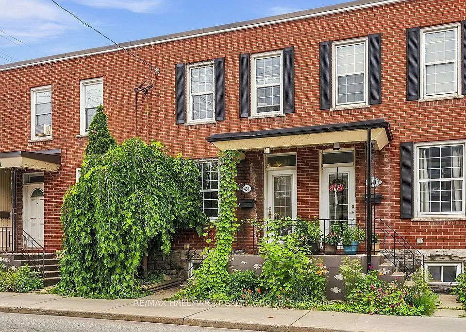 439 Kent St