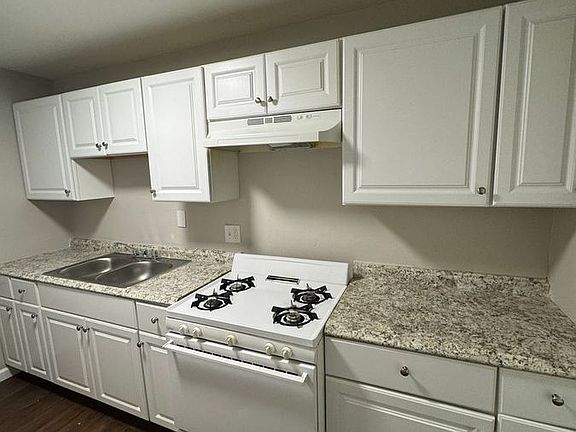 3rd image of 126 S Franklin St APT 21