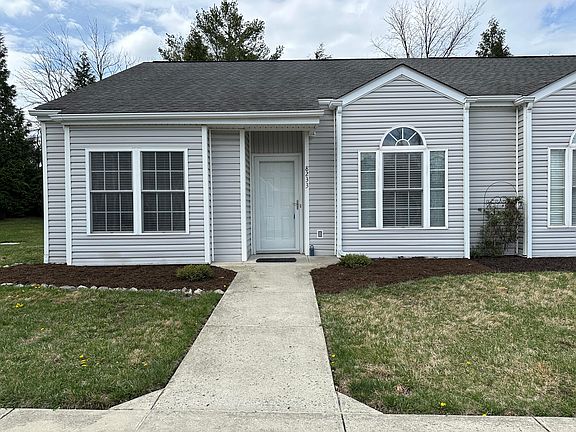 3rd image of 8233 Emerald Court Dr