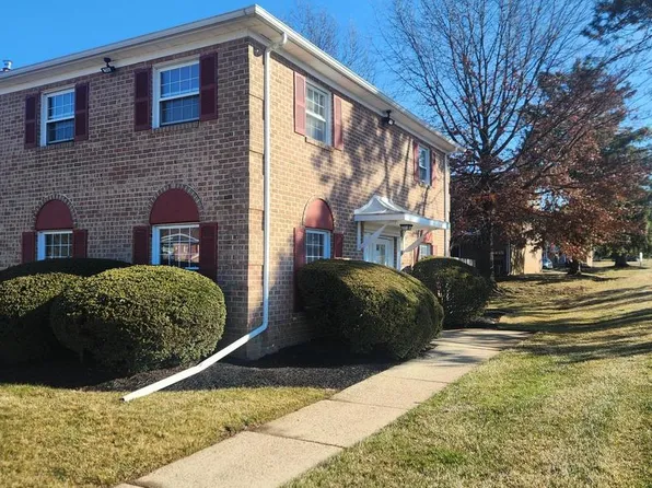 1 Kerwick Ct, North Wales, PA 19454