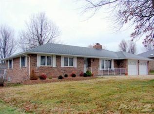 650 N Olive St, Marshfield, MO 65706