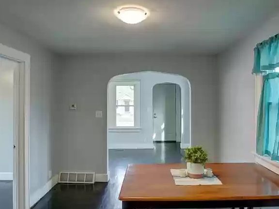 3rd image of 1527 Myra Ave