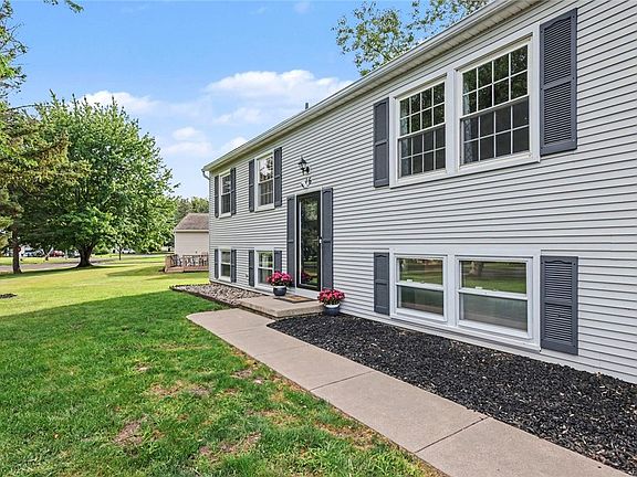 3rd image of 16 Strussenberg Dr