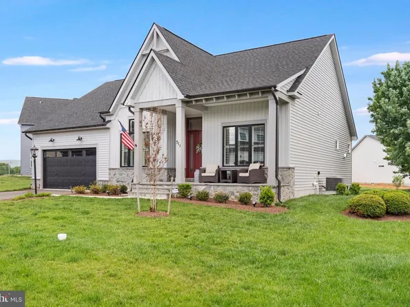 511 Shenandoah Crossing Dr, Charles Town, WV 25414