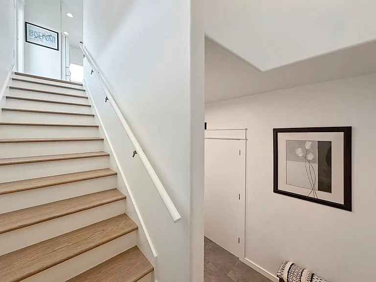 2496 Gilmore — Photo 22