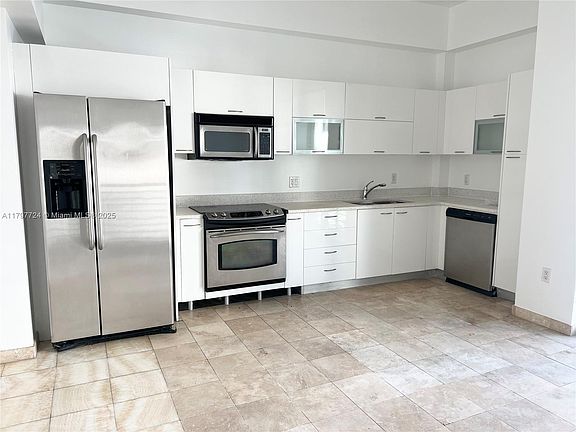 5th image of 133 NE 2nd Ave APT 710