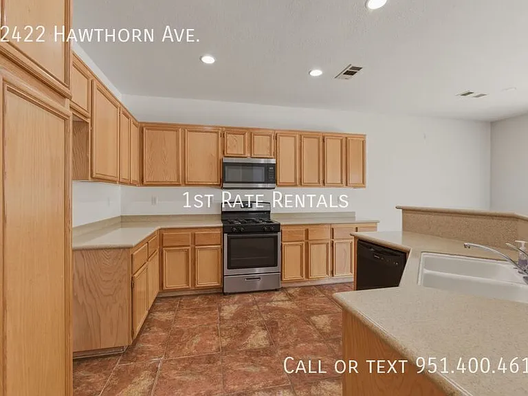 22422 Hawthorn Ave — Photo 5