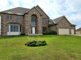 21066 Prairie Hills Ln, Prior Lake, MN 55372