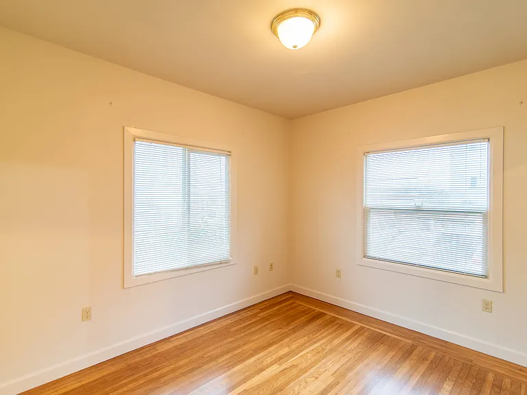 845 Warfield Ave — Photo 14