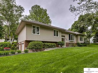 1529 S 110th St, Omaha, NE 68144