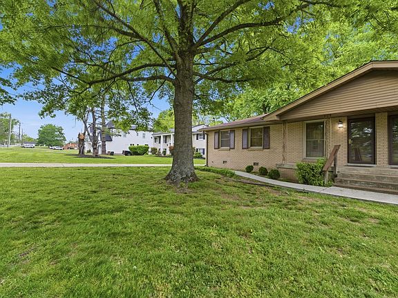 3rd image of 4744 Briarwood Dr