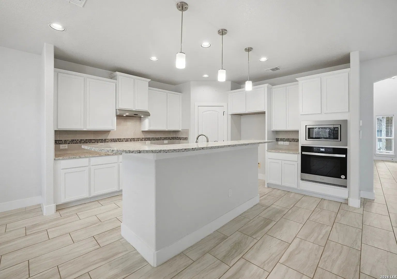 Stunning 4bed/3bath House For Lease! Available Now! — Photo 2