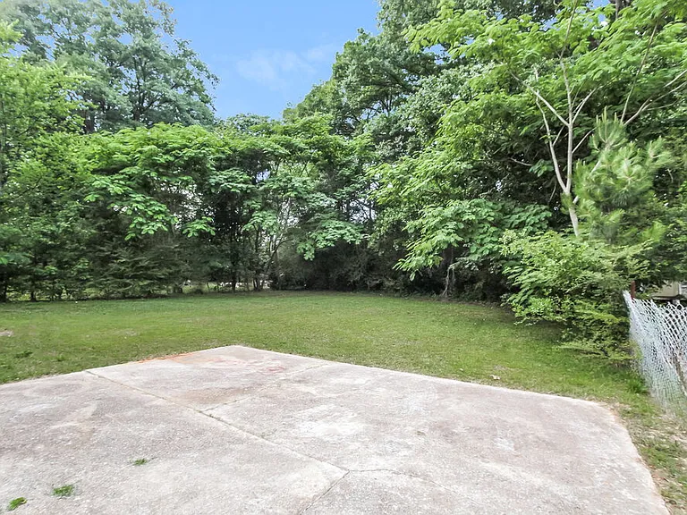 428 Willow Ln — Photo 16