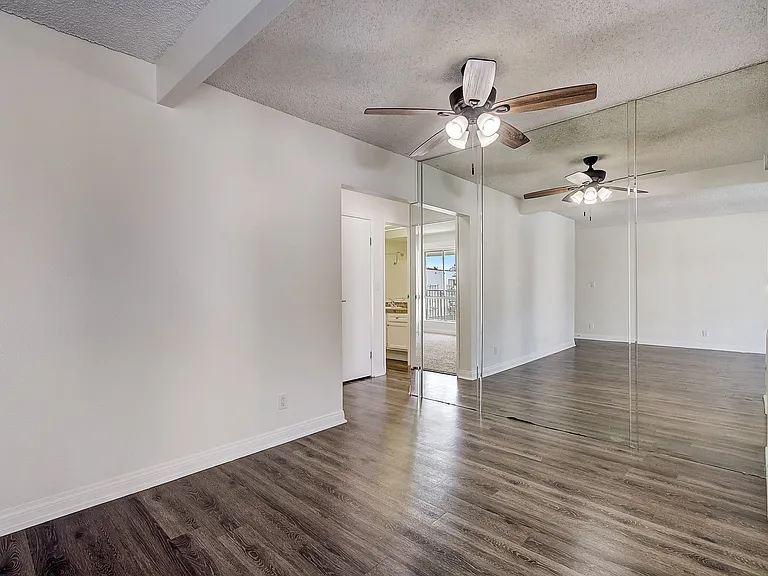 The Californian Apartments- HB — Photo 26