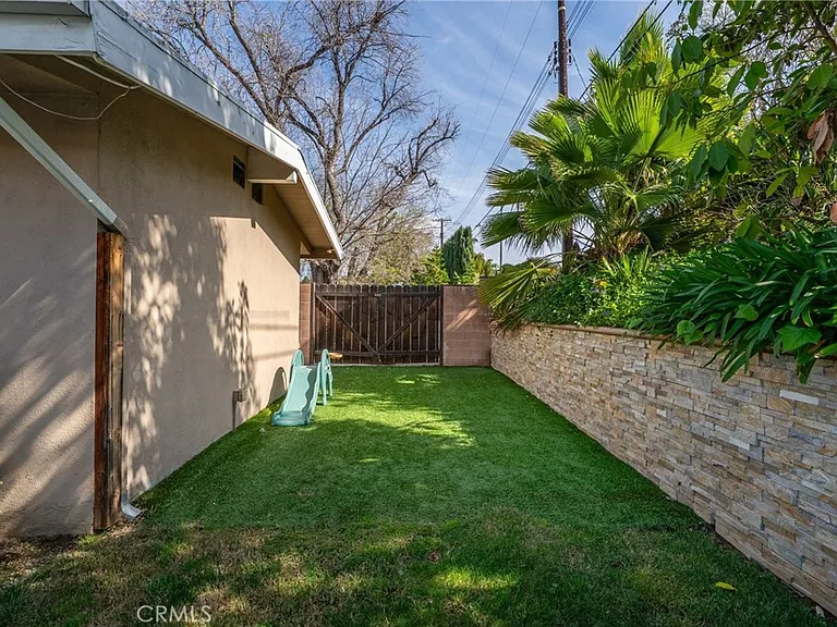 23000 Brenford St — Photo 32