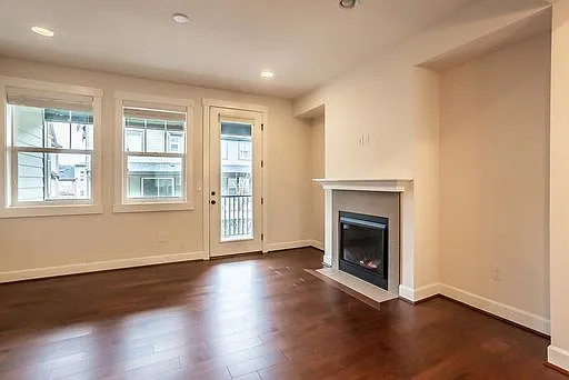 1371 Brooklyn Walk NE — Photo 6